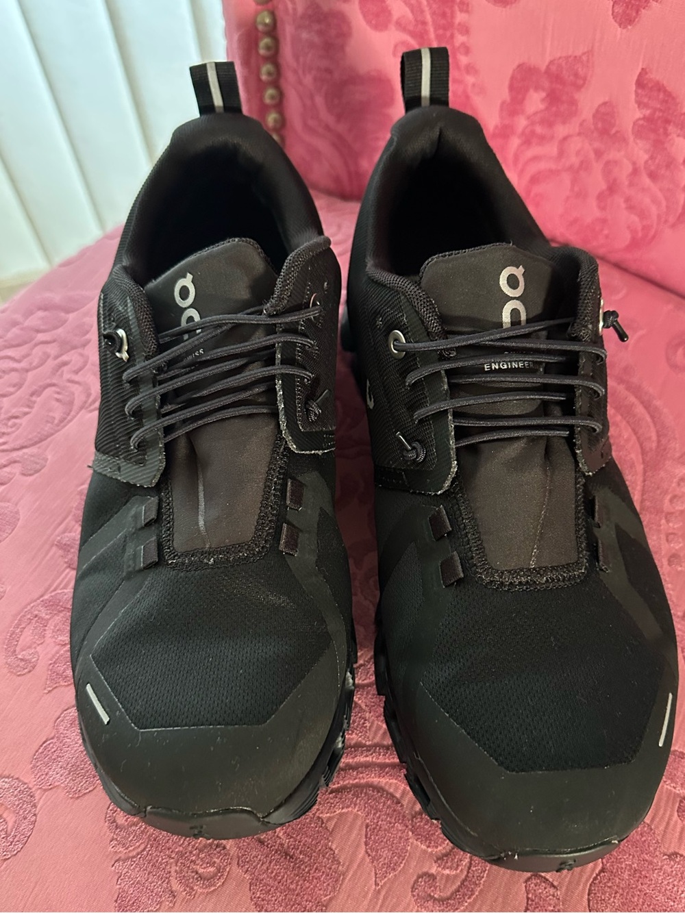 On Cloud womens Black Running Shoes - Lightweight waterproof 8.5